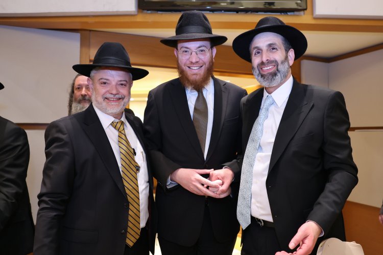 ראש עיריית אלעד השיא את ביתו - רבנים ואישי ציבור הגיעו לשמחה (צילום: יעקב כהן)