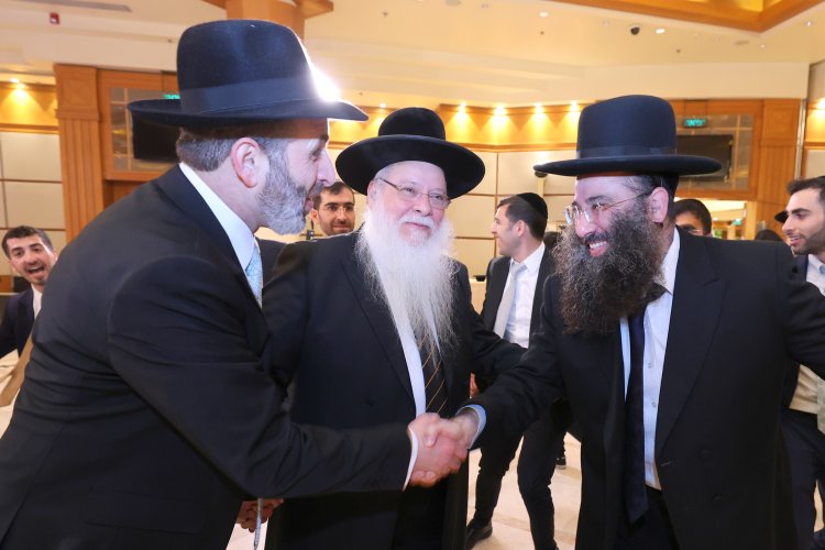 ראש עיריית אלעד השיא את ביתו - רבנים ואישי ציבור הגיעו לשמחה (צילום: יעקב כהן)