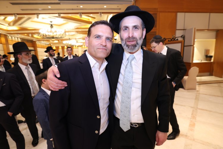 ראש עיריית אלעד השיא את ביתו - רבנים ואישי ציבור הגיעו לשמחה (צילום: יעקב כהן)