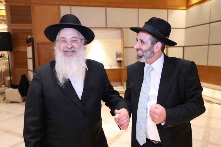 ראש עיריית אלעד השיא את ביתו - רבנים ואישי ציבור הגיעו לשמחה (צילום: יעקב כהן)