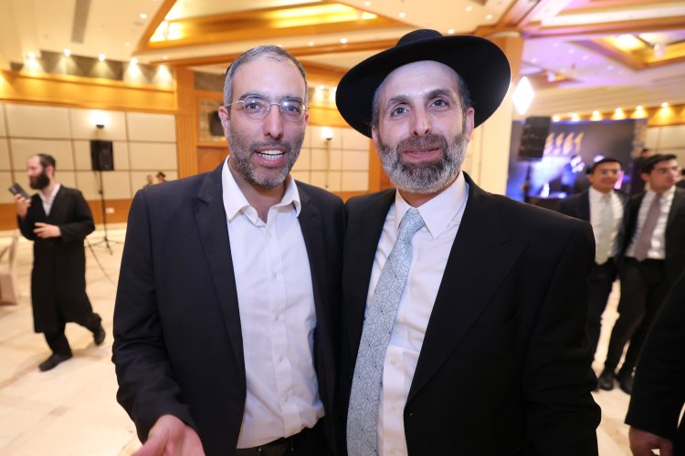 ראש עיריית אלעד השיא את ביתו - רבנים ואישי ציבור הגיעו לשמחה (צילום: יעקב כהן)