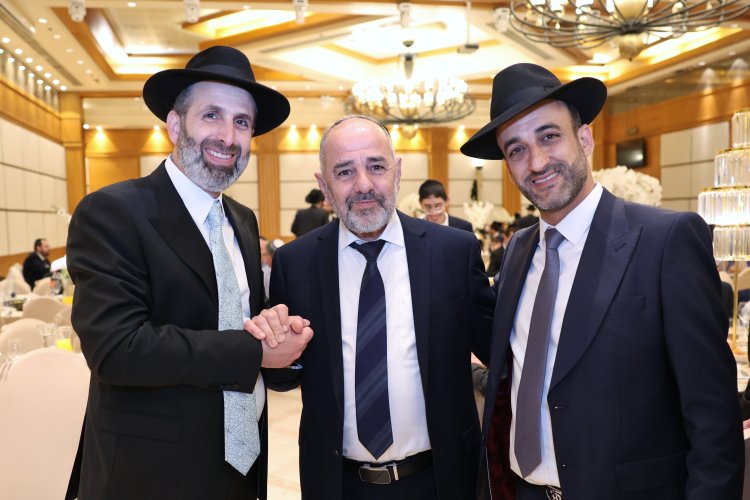 ראש עיריית אלעד השיא את ביתו - רבנים ואישי ציבור הגיעו לשמחה (צילום: יעקב כהן)