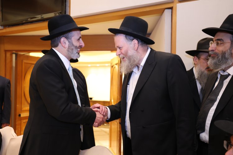 ראש עיריית אלעד השיא את ביתו - רבנים ואישי ציבור הגיעו לשמחה (צילום: יעקב כהן)