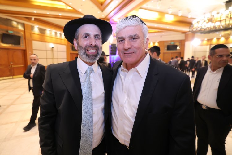 ראש עיריית אלעד השיא את ביתו - רבנים ואישי ציבור הגיעו לשמחה (צילום: יעקב כהן)
