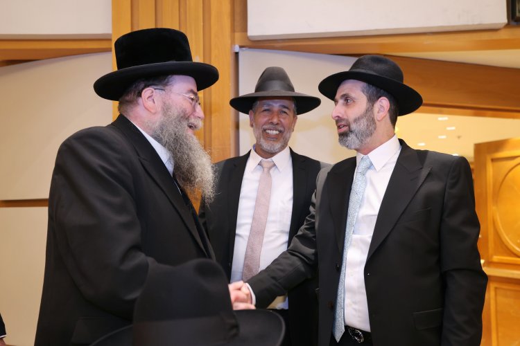 ראש עיריית אלעד השיא את ביתו - רבנים ואישי ציבור הגיעו לשמחה (צילום: יעקב כהן)
