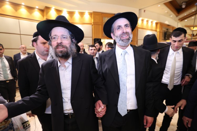 ראש עיריית אלעד השיא את ביתו - רבנים ואישי ציבור הגיעו לשמחה (צילום: יעקב כהן)