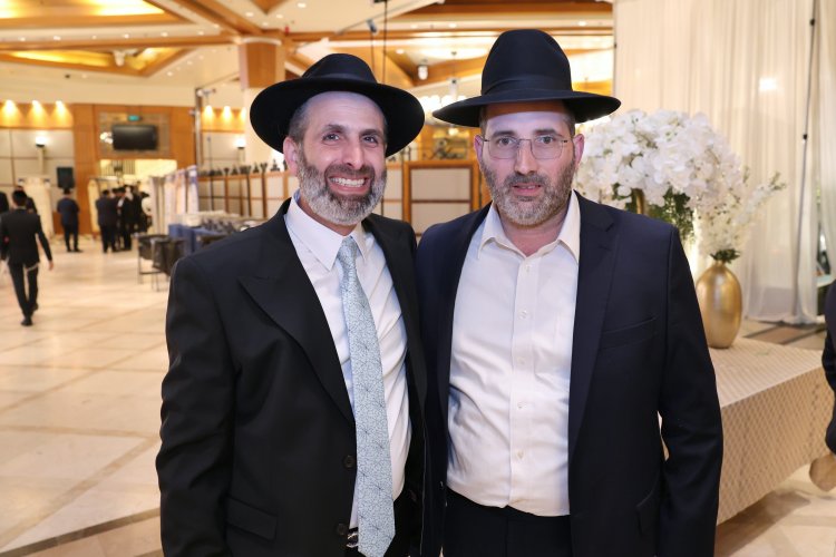 ראש עיריית אלעד השיא את ביתו - רבנים ואישי ציבור הגיעו לשמחה (צילום: יעקב כהן)