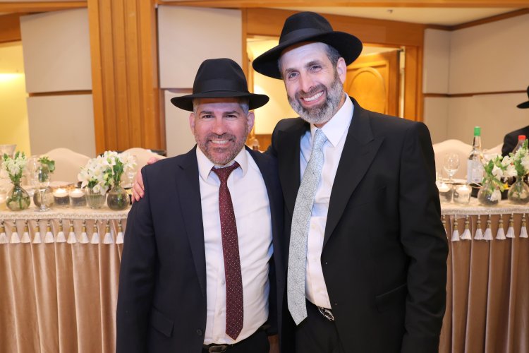 ראש עיריית אלעד השיא את ביתו - רבנים ואישי ציבור הגיעו לשמחה (צילום: יעקב כהן)