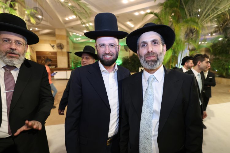 ראש עיריית אלעד השיא את ביתו - רבנים ואישי ציבור הגיעו לשמחה (צילום: יעקב כהן)