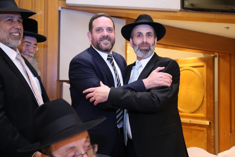 ראש עיריית אלעד השיא את ביתו - רבנים ואישי ציבור הגיעו לשמחה (צילום: יעקב כהן)