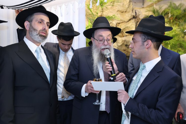 ראש עיריית אלעד השיא את ביתו - רבנים ואישי ציבור הגיעו לשמחה (צילום: יעקב כהן)