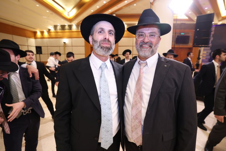 ראש עיריית אלעד השיא את ביתו - רבנים ואישי ציבור הגיעו לשמחה (צילום: יעקב כהן)