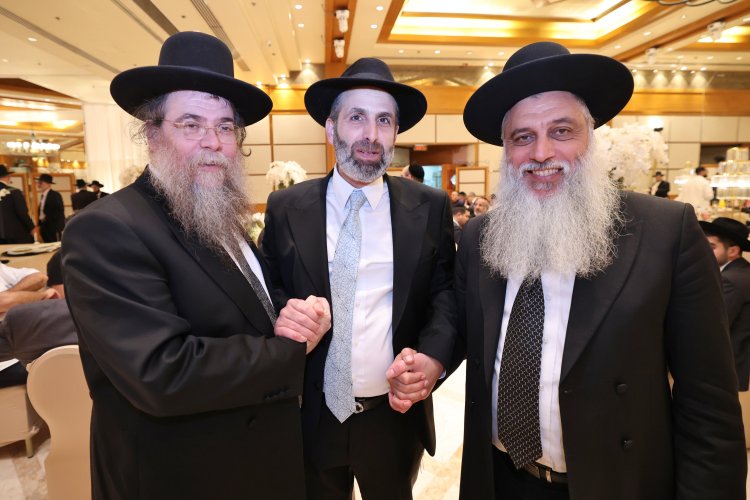 ראש עיריית אלעד השיא את ביתו - רבנים ואישי ציבור הגיעו לשמחה (צילום: יעקב כהן)