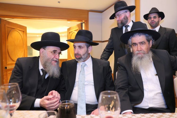 ראש עיריית אלעד השיא את ביתו - רבנים ואישי ציבור הגיעו לשמחה (צילום: יעקב כהן)