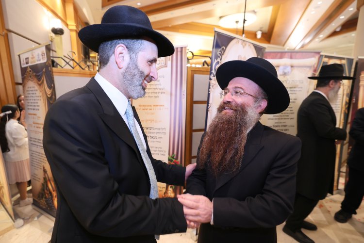 ראש עיריית אלעד השיא את ביתו - רבנים ואישי ציבור הגיעו לשמחה (צילום: יעקב כהן)