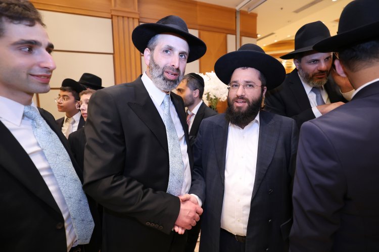 ראש עיריית אלעד השיא את ביתו - רבנים ואישי ציבור הגיעו לשמחה (צילום: יעקב כהן)