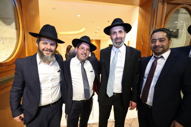 ראש עיריית אלעד השיא את ביתו - רבנים ואישי ציבור הגיעו לשמחה (צילום: יעקב כהן)