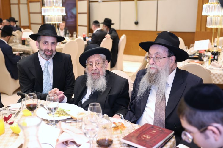 ראש עיריית אלעד השיא את ביתו - רבנים ואישי ציבור הגיעו לשמחה (צילום: יעקב כהן)