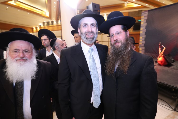 ראש עיריית אלעד השיא את ביתו - רבנים ואישי ציבור הגיעו לשמחה (צילום: יעקב כהן)