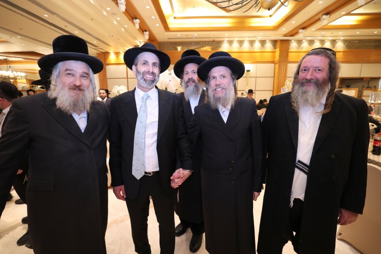 ראש עיריית אלעד השיא את ביתו - רבנים ואישי ציבור הגיעו לשמחה (צילום: יעקב כהן)