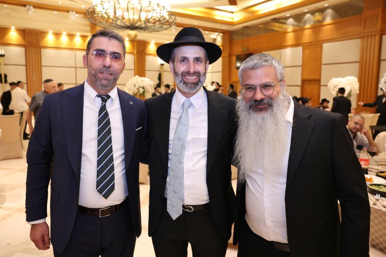 ראש עיריית אלעד השיא את ביתו - רבנים ואישי ציבור הגיעו לשמחה (צילום: יעקב כהן)
