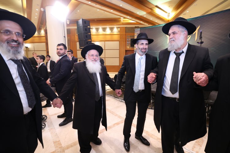 ראש עיריית אלעד השיא את ביתו - רבנים ואישי ציבור הגיעו לשמחה (צילום: יעקב כהן)