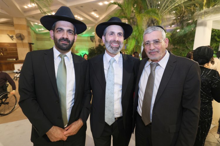 ראש עיריית אלעד השיא את ביתו - רבנים ואישי ציבור הגיעו לשמחה (צילום: יעקב כהן)