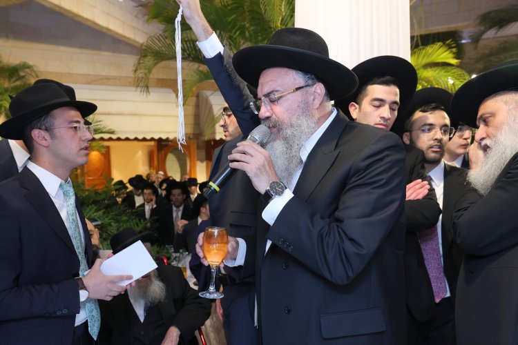 ראש עיריית אלעד השיא את ביתו - רבנים ואישי ציבור הגיעו לשמחה (צילום: יעקב כהן)