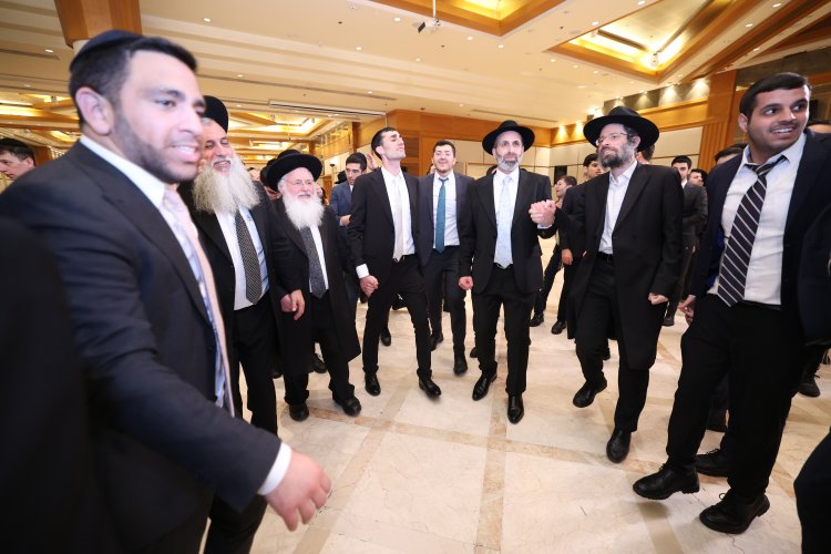 ראש עיריית אלעד השיא את ביתו - רבנים ואישי ציבור הגיעו לשמחה (צילום: יעקב כהן)