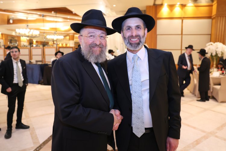 ראש עיריית אלעד השיא את ביתו - רבנים ואישי ציבור הגיעו לשמחה (צילום: יעקב כהן)