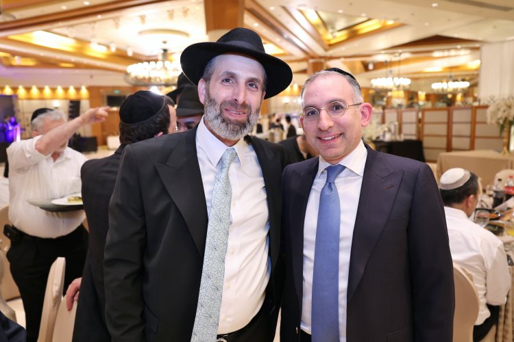 ראש עיריית אלעד השיא את ביתו - רבנים ואישי ציבור הגיעו לשמחה (צילום: יעקב כהן)