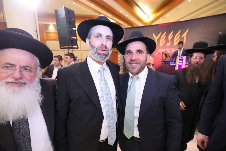 ראש עיריית אלעד השיא את ביתו - רבנים ואישי ציבור הגיעו לשמחה (צילום: יעקב כהן)
