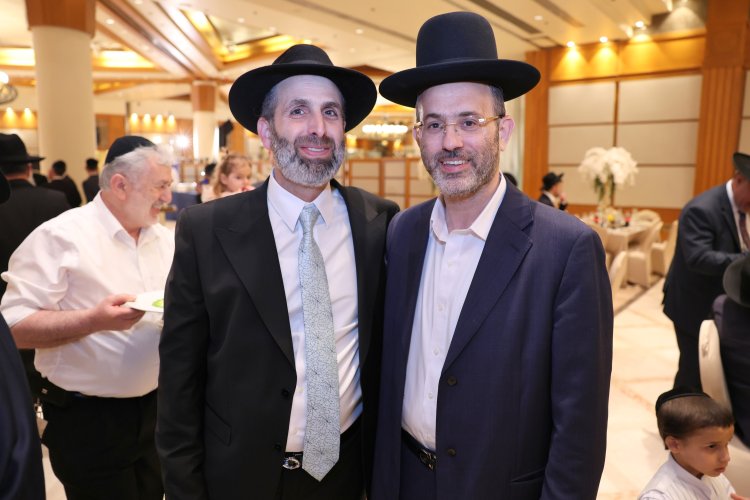 ראש עיריית אלעד השיא את ביתו - רבנים ואישי ציבור הגיעו לשמחה (צילום: יעקב כהן)