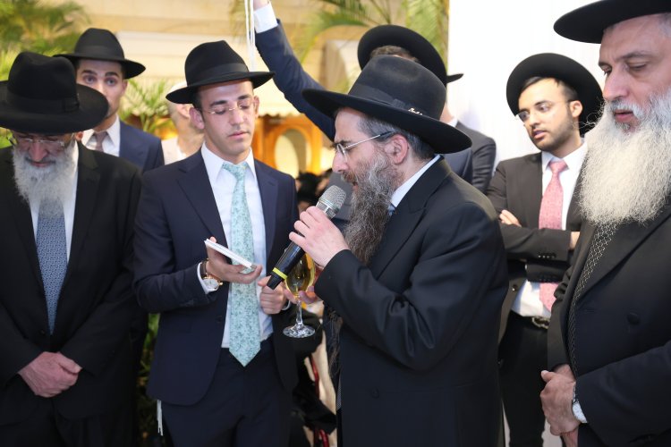 ראש עיריית אלעד השיא את ביתו - רבנים ואישי ציבור הגיעו לשמחה (צילום: יעקב כהן)