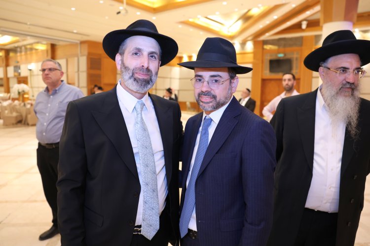ראש עיריית אלעד השיא את ביתו - רבנים ואישי ציבור הגיעו לשמחה (צילום: יעקב כהן)