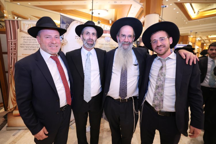 ראש עיריית אלעד השיא את ביתו - רבנים ואישי ציבור הגיעו לשמחה (צילום: יעקב כהן)