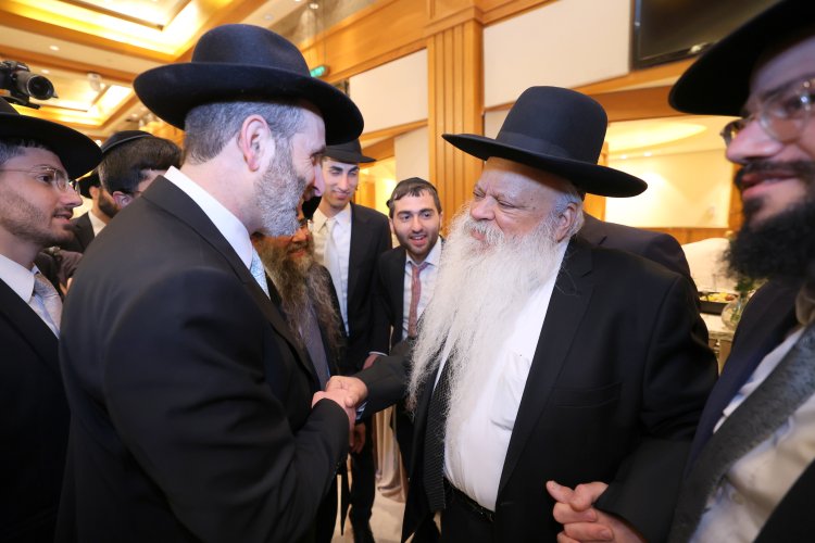 ראש עיריית אלעד השיא את ביתו - רבנים ואישי ציבור הגיעו לשמחה (צילום: יעקב כהן)