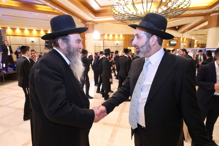 ראש עיריית אלעד השיא את ביתו - רבנים ואישי ציבור הגיעו לשמחה (צילום: יעקב כהן)