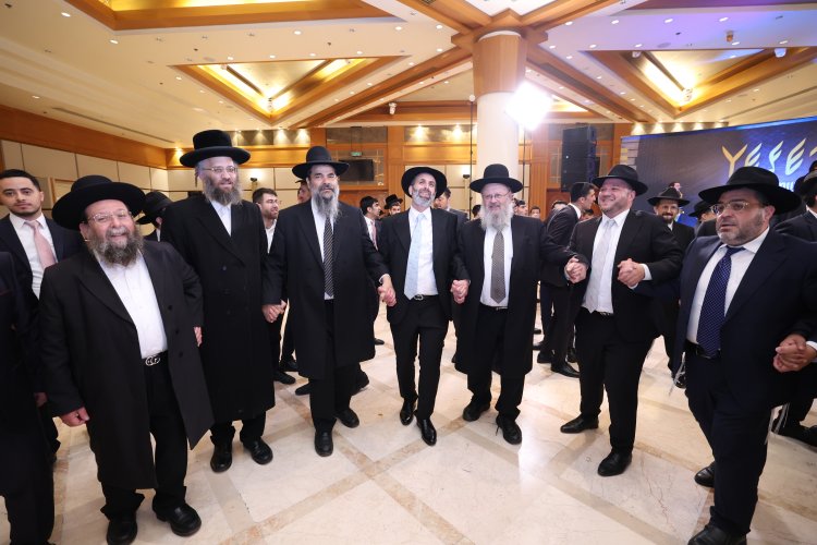 ראש עיריית אלעד השיא את ביתו - רבנים ואישי ציבור הגיעו לשמחה (צילום: יעקב כהן)
