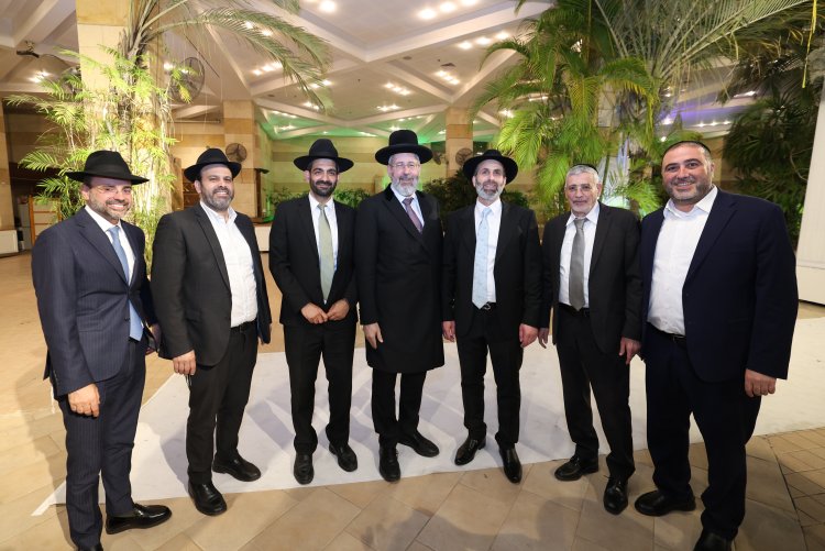 ראש עיריית אלעד השיא את ביתו - רבנים ואישי ציבור הגיעו לשמחה (צילום: יעקב כהן)