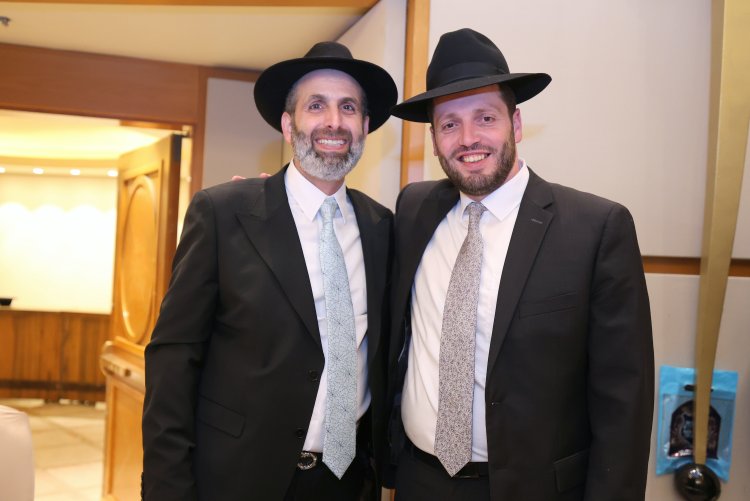 ראש עיריית אלעד השיא את ביתו - רבנים ואישי ציבור הגיעו לשמחה (צילום: יעקב כהן)