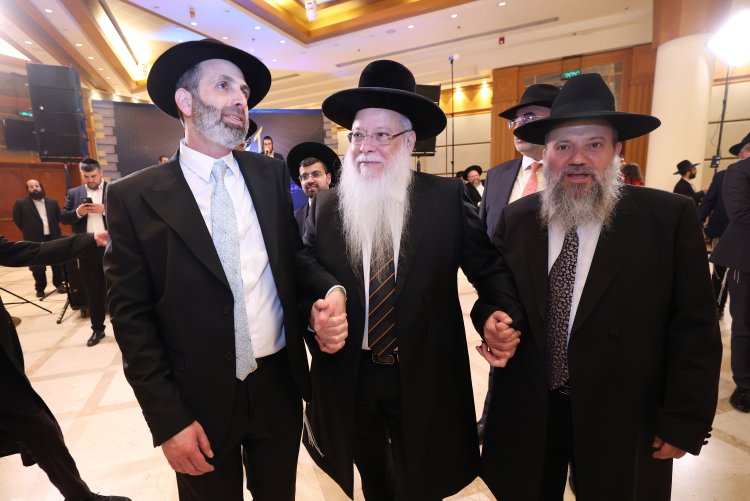 ראש עיריית אלעד השיא את ביתו - רבנים ואישי ציבור הגיעו לשמחה (צילום: יעקב כהן)