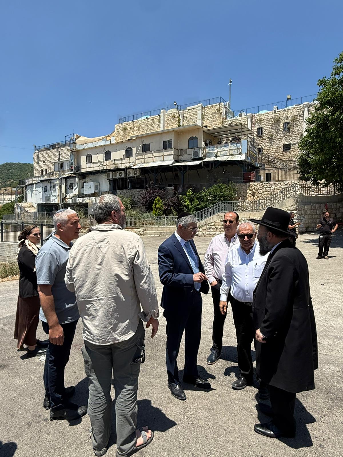 נציגי המשרד לשירותי דת יחד עם הרב שמואל רבינוביץ בסיור (קרדיט: דוברות המשרד לשירותי דת) נציגי המשרד לשירותי דת יחד עם הרב שמואל רבינוביץ בסיור (קרדיט: דוברות המשרד לשירותי דת)