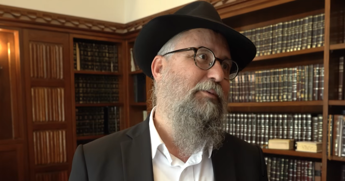 הרב מנחם קוטנר בראיון מרגש הרב מנחם קוטנר בחדרו של הרבי