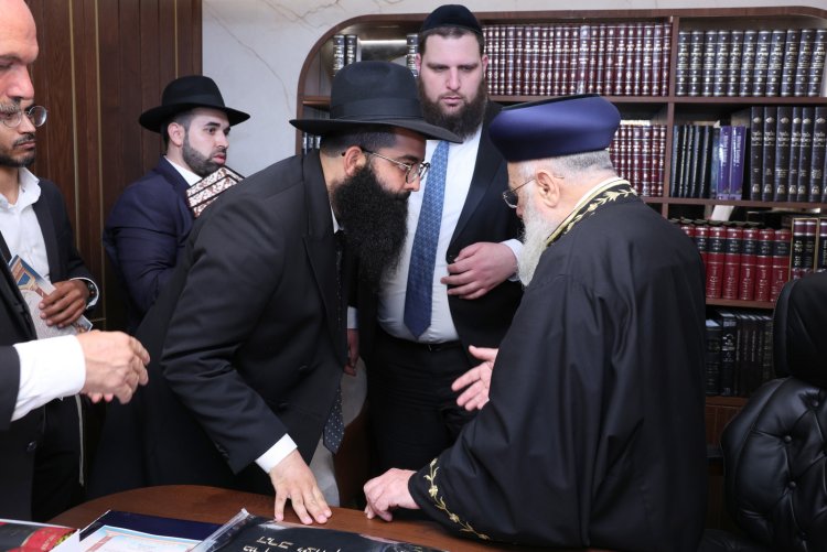 מעמד מרגש בראשות הראשל"צ: עשרות אברכים הוסמכו להוראה בדיני סת"ם (צילום: יעקב כהן)