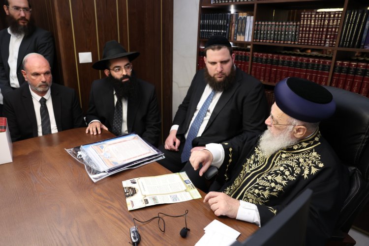 מעמד מרגש בראשות הראשל"צ: עשרות אברכים הוסמכו להוראה בדיני סת"ם (צילום: יעקב כהן)