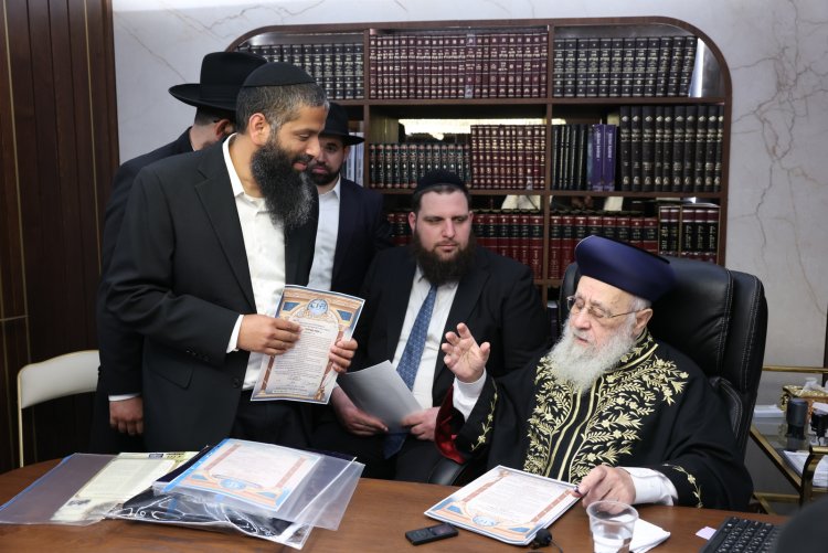 מעמד מרגש בראשות הראשל"צ: עשרות אברכים הוסמכו להוראה בדיני סת"ם (צילום: יעקב כהן)
