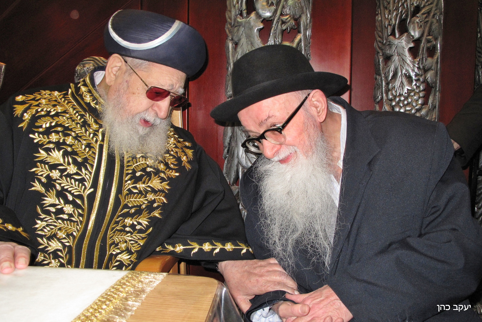 "דמות נסתרת של קדושה": לדמותו של המקובל רבי רחמים עטיה זצ"ל לצד מרן רבינו עובדיה יוסף זצ"ל (צילום: יעקב כהן)
