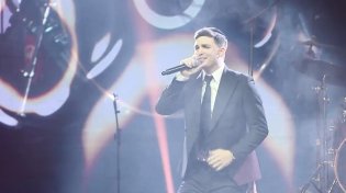 מרגש וסוחף: משה קליין בביצוע חי ועוצמתי ללהיט "בדרך אל האור"