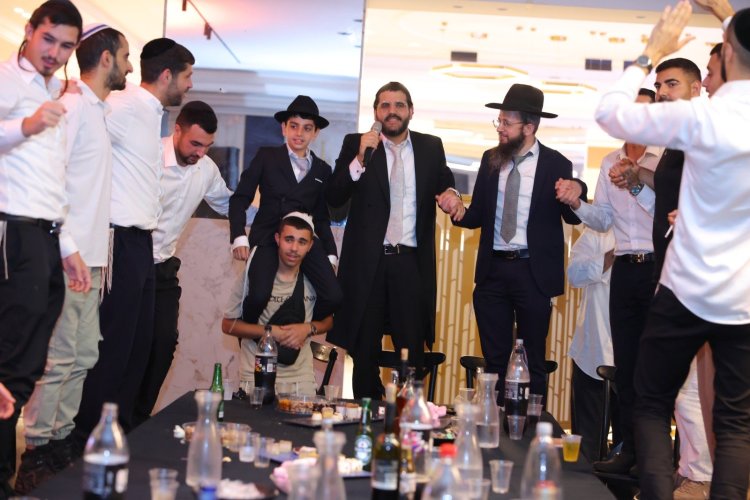 שמחת בר המצווה לבנו של ראש ישיבת "שלהבת התורה" הרב אבידן סנדרוסי שליט"א שמחת בר המצווה לבנו של ראש ישיבת "שלהבת התורה" הרב אבידן סנדרוסי שליט"א